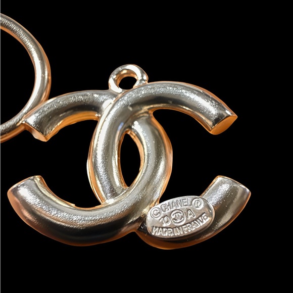 CHANEL Gold Crystal CC Charm or Earring - one - Picture 3 of 4